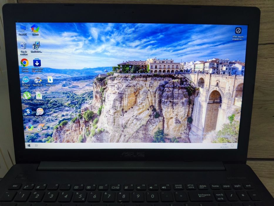 Vand laptop Asus