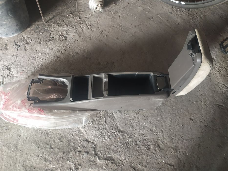 Бардачок на Nissan Cefiro