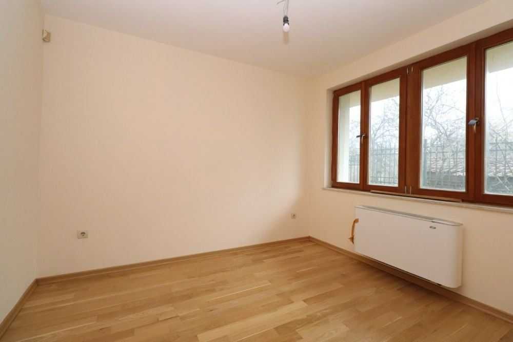 тристаен апартамент в Симеоново