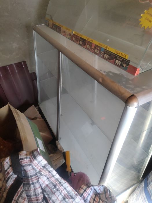 Витрина стеклянная