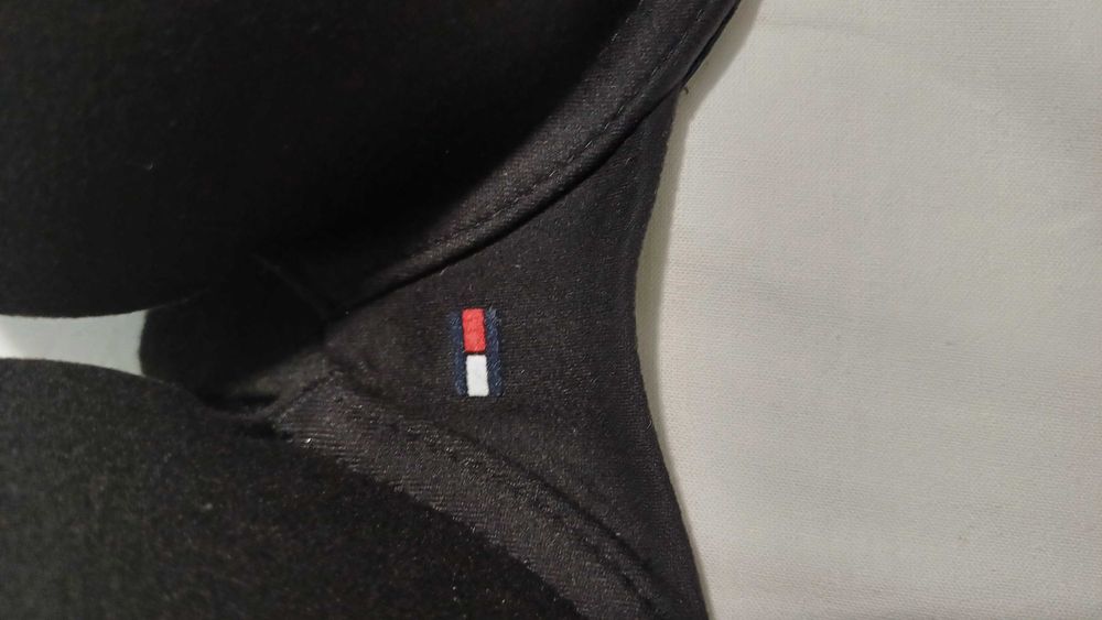 Tommy hilfiger черен сутиен 85 В нов