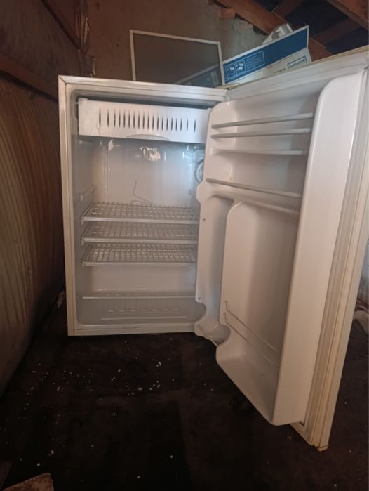 Продам холодильки, офисный