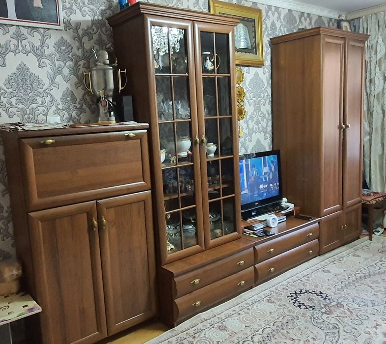 Горка, Стенка в гостинную