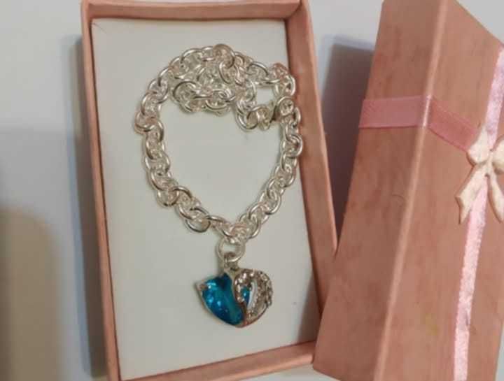 Нов,масивен, сребърен ланец с висулка за дама. В кутия за подарък