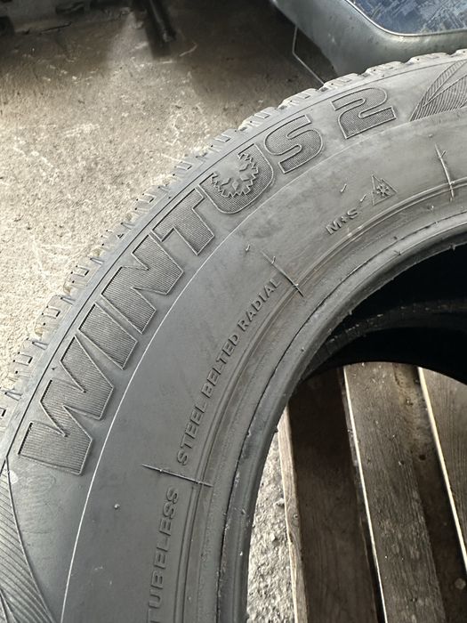 215/65/16c за бус Lassa 2бр дот22