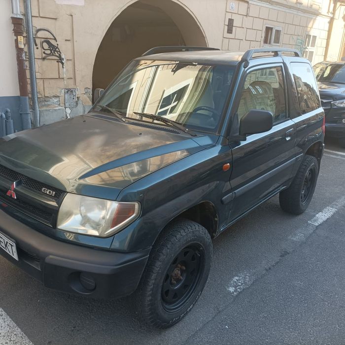 Vând Mitsubishi Pajero Pinin