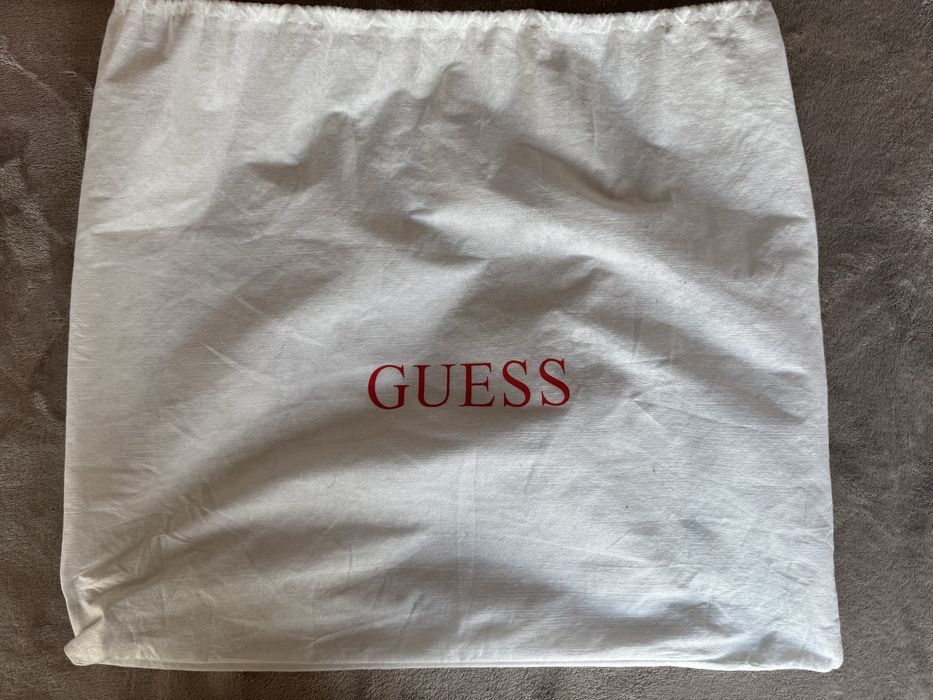Чанта ,марка Guess