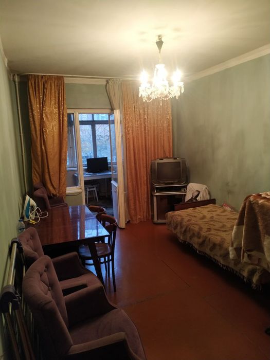 3-х комнатная... 1-й этаж. Своя квартира.
