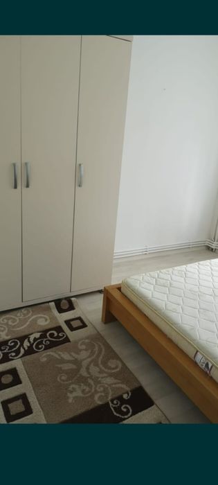 Ofer spre închiriere apartament cu două camere