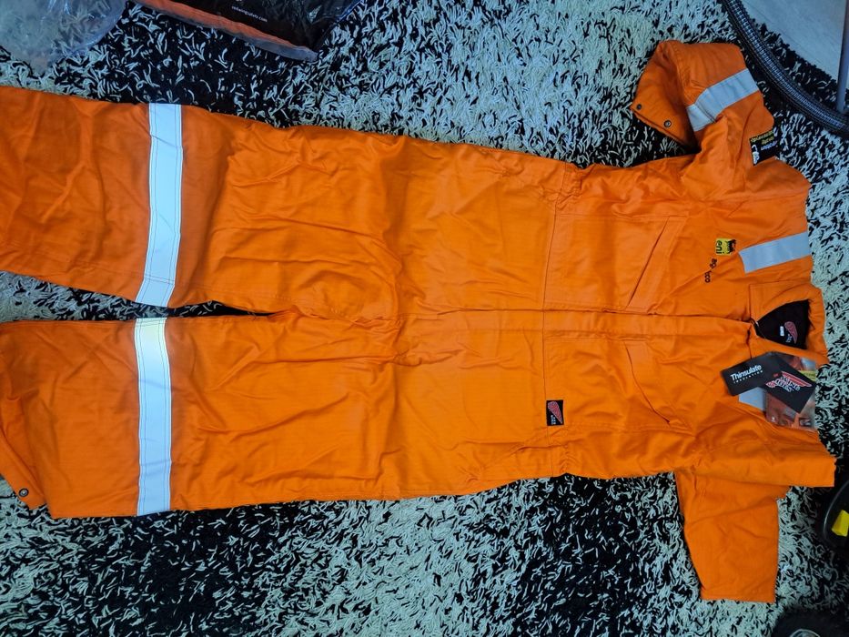 Продам зимний комбинезон с курткой Red Wings