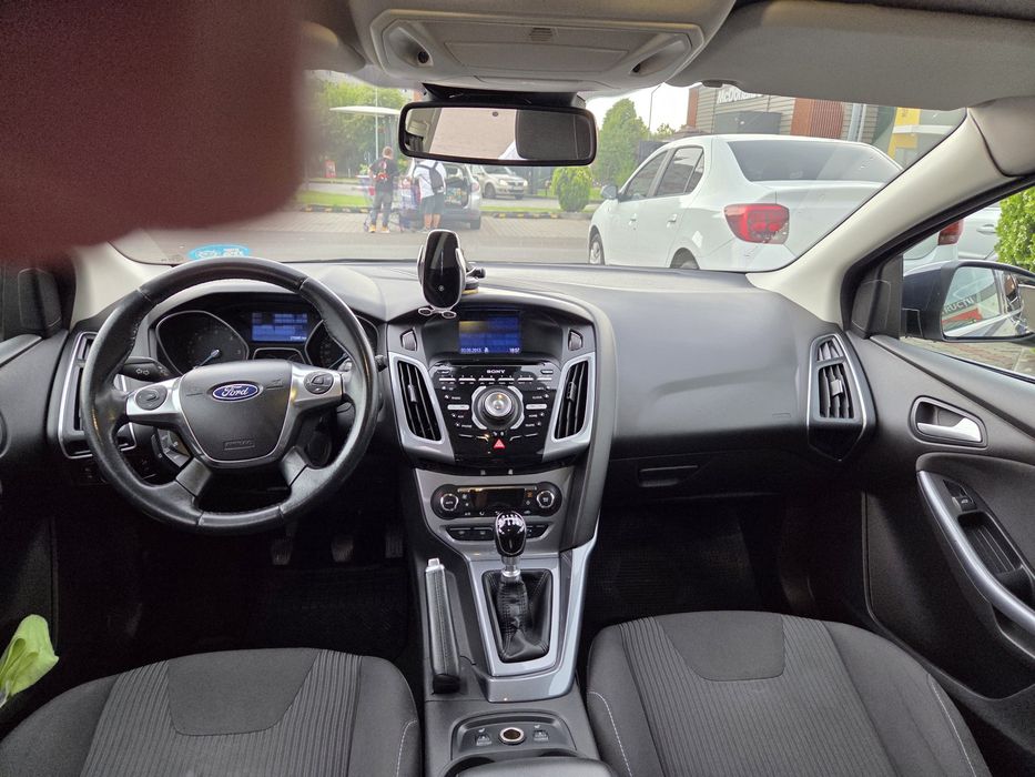 FORD Focus 2013 — imagine 5