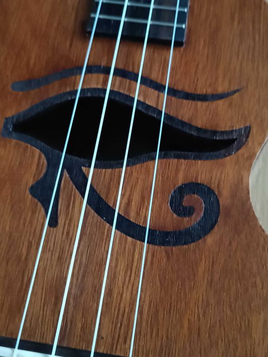 Концертно укулеле Mahalo с пълен набор от аксесоари