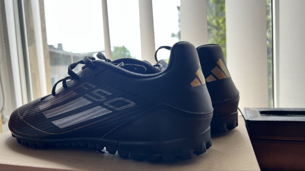 Adidas F50 мъжки стоножки, 44 номер, 28,5 см за изкуствена трева. Без забележки.