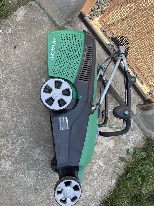 Masina de tuns gazon HITACHI
