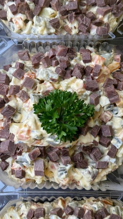 Salatlar,pirojniylar,disertlar,julyen va somsalar