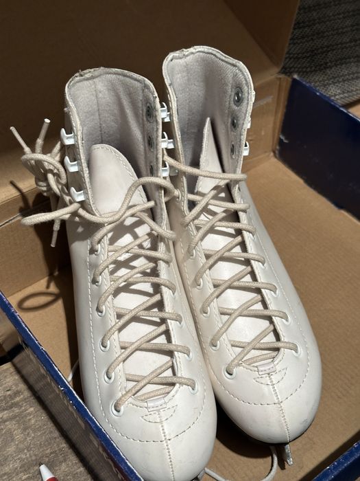 Продам коньки для девочки 33 размер