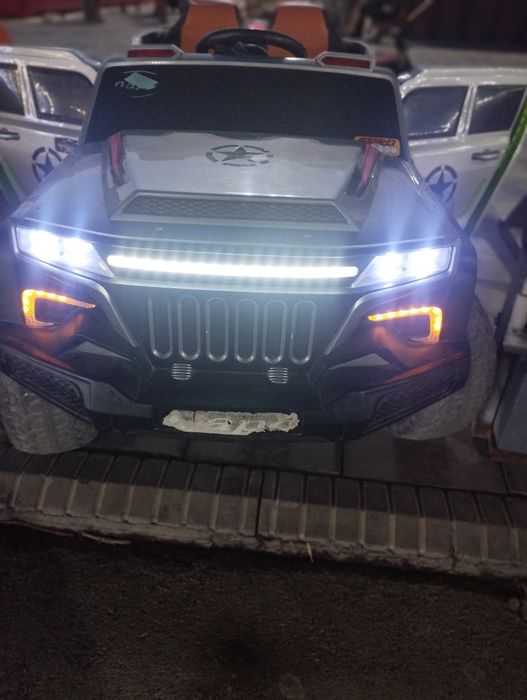 Yumshoq balonli 12voltli mashina hamma joyi ishlaydi ideal mashina