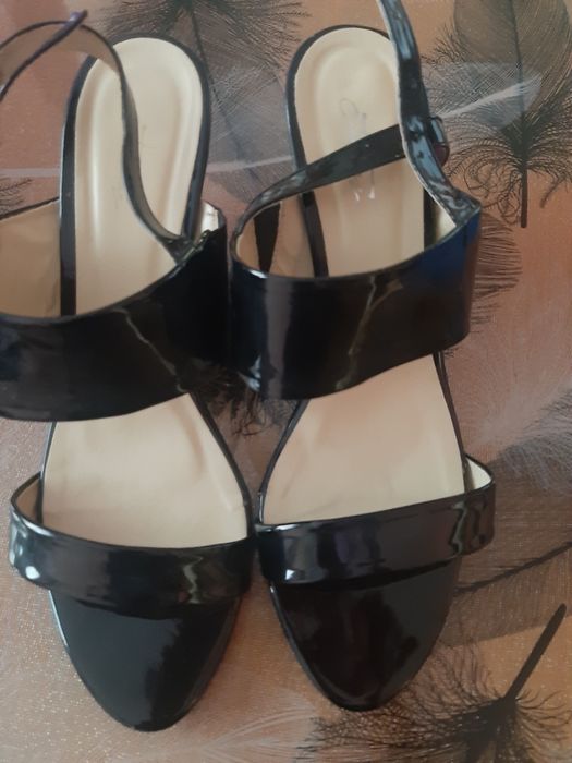 Дамски сандали лак