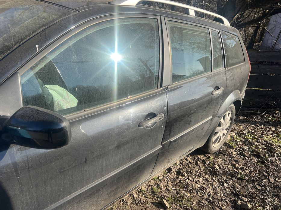 Dezmembrez Renault Magane 1.9 diesel 2007