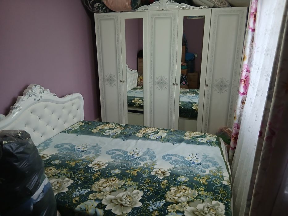 Vand Dormitor complet:SET Complet :  Dulap 5 usi, Pat mare + Saltea