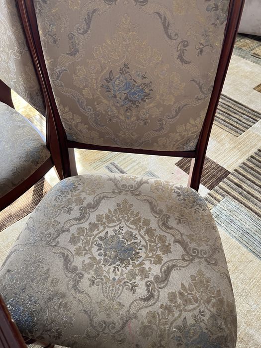 Стол со стульями