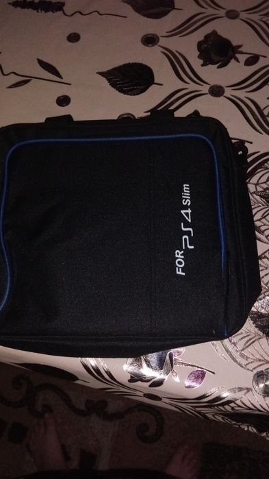 Продам PS 4 Slim