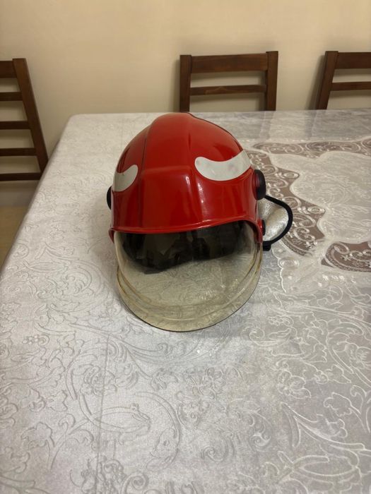 Продам каску (пожарника)