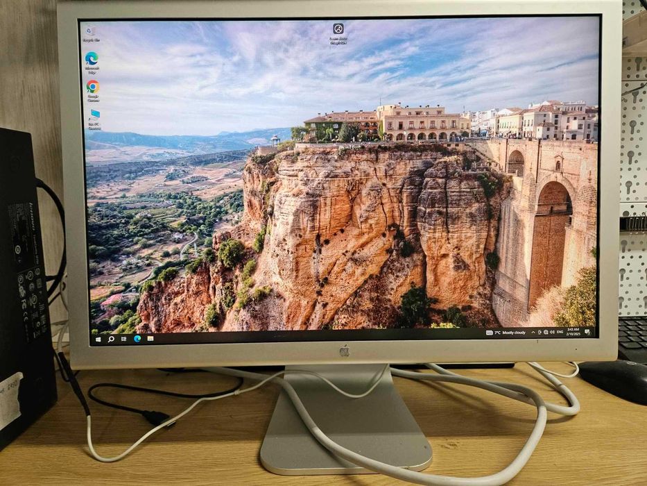 +Гаранция! Монитор Apple Cinema HD Display A1082 23" 1920x1200