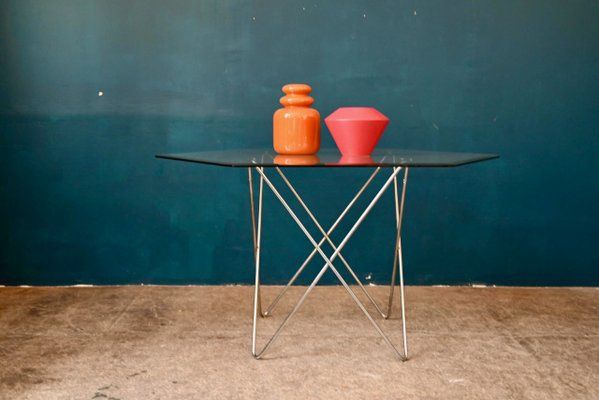 Masă vintage cu picioare Eiffel și blat hexagonal din sticlă teșită, a