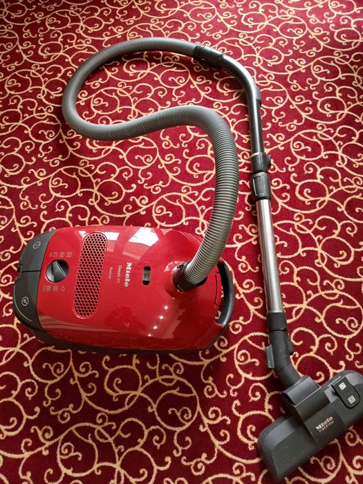 Прахосмукачка Miele Classic C1