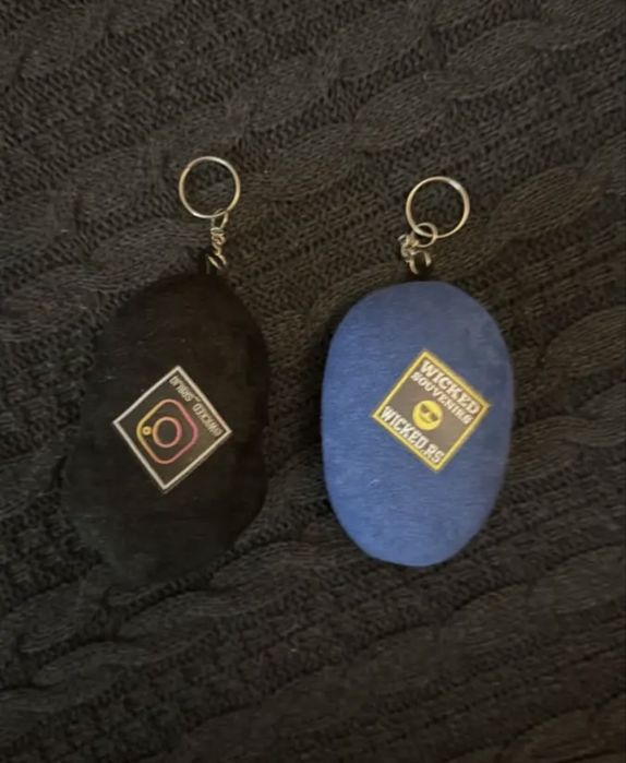 Подушка и мягкие брелоки