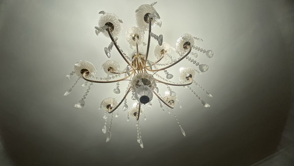 Продам люстру все точки работают