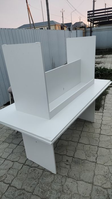 Продам крепкие белые столы