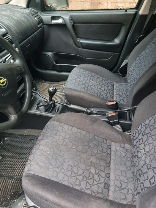 Vand Opel Astra Caravan pentru rabla.