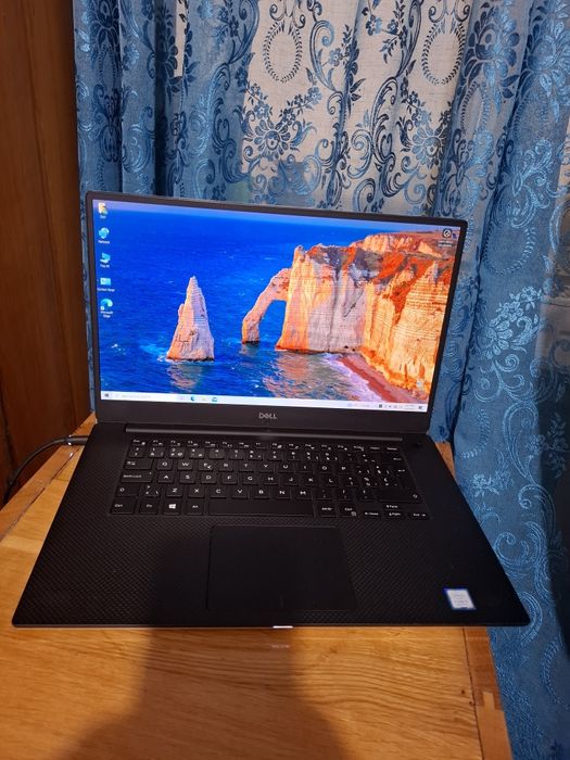 laptop DELL XPS 9570 I5 8300H ( GTX 1050 )
