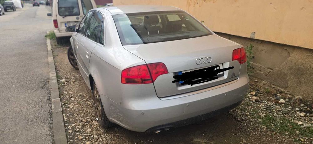 Audi A4.