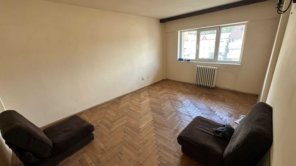 Vând apartament 4 camere-