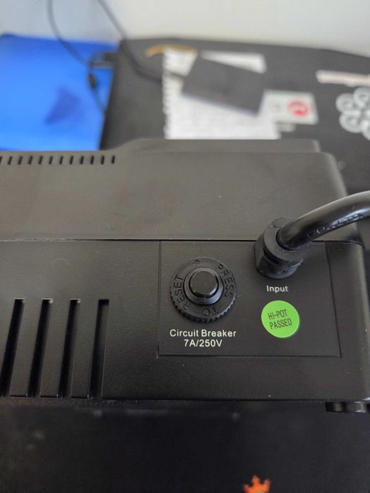 UPS APC Модел Easy UPS BV 1000va, AVR 230v