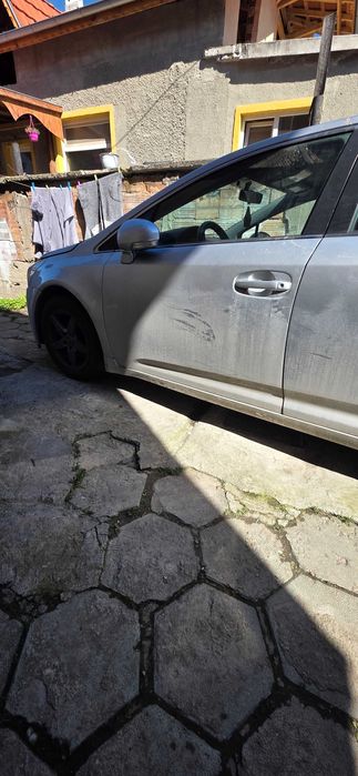 Toyota avensis 1.6 132hp 2013