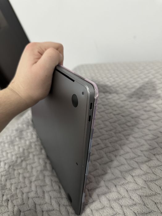 MacBook Air 13″ 2020 M1 8GB/256GB – stare foarte bună, negociabil