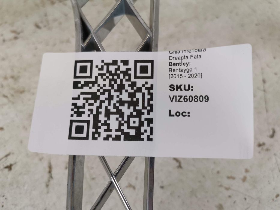 Бентли Бентайга / Bentley Bentayga 1 [Долна дясна предна решетка. Ориг