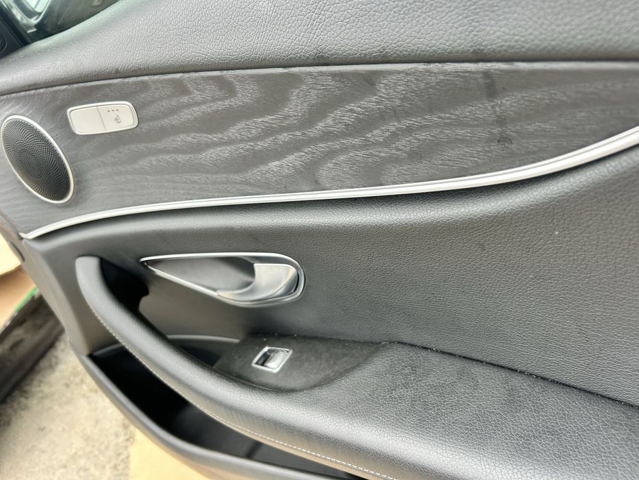 Panou interior ușă dreapta față Mercedes W213