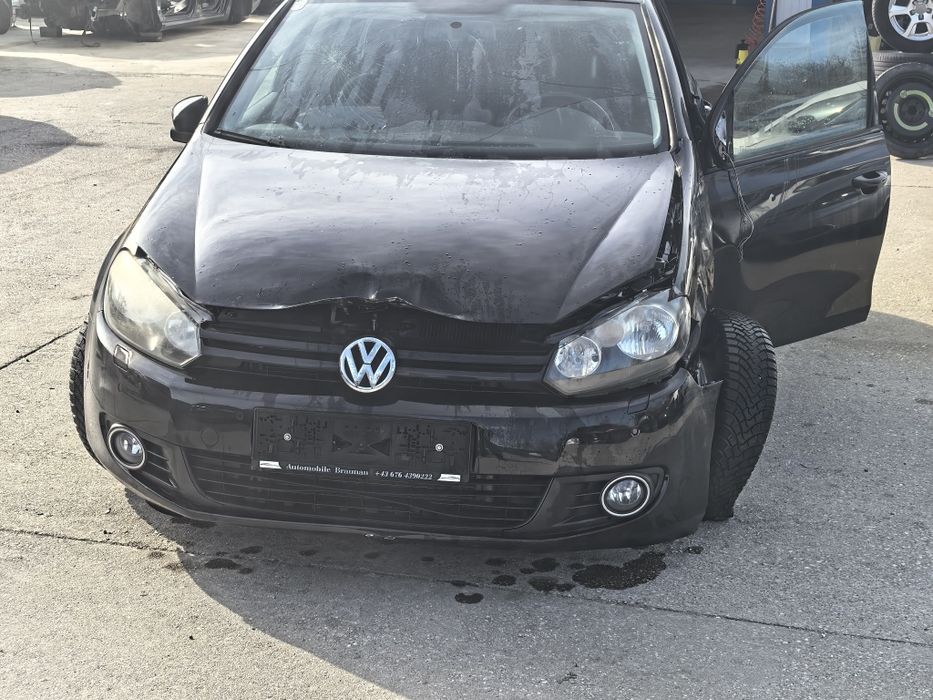 Продавам голф 6 на части