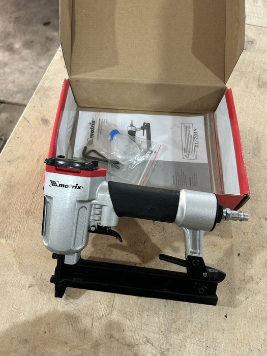 Продам строительный степлер Matrix