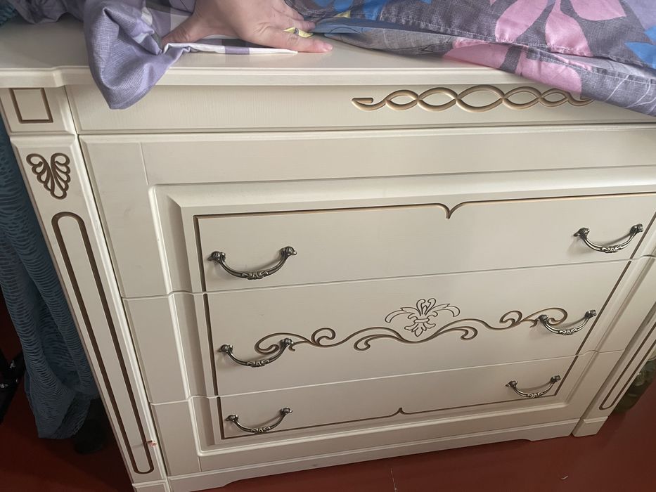 Шифоньер с тумбами