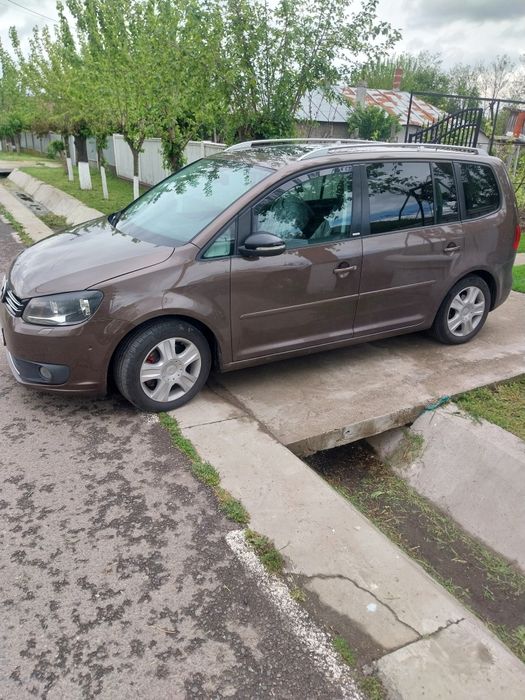 Vând Volkswagen Touran