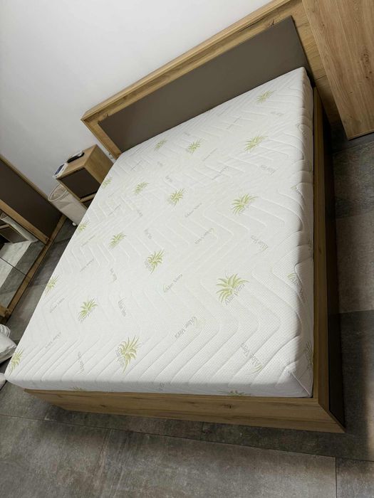 Pat matrimonial modern din lemn