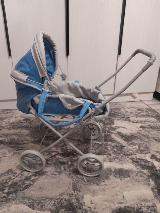 Детская коляска с куклами