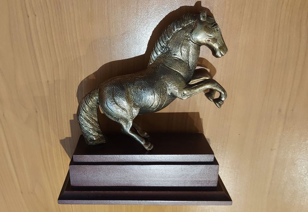 Бронзова статуетка - кон