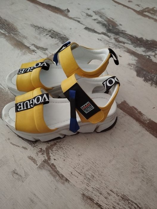 Дамски сандали жълто и бяло